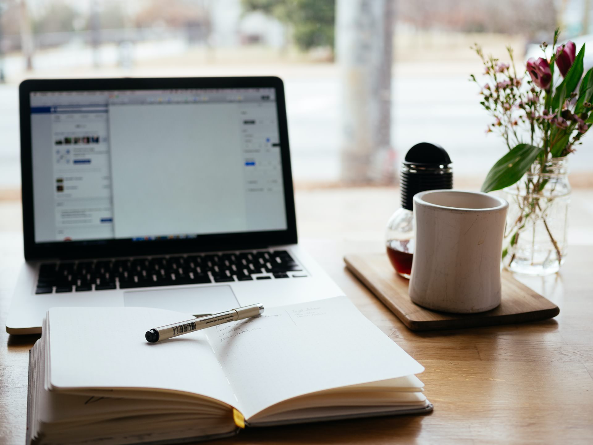 What are the tasks of the e-marketer?